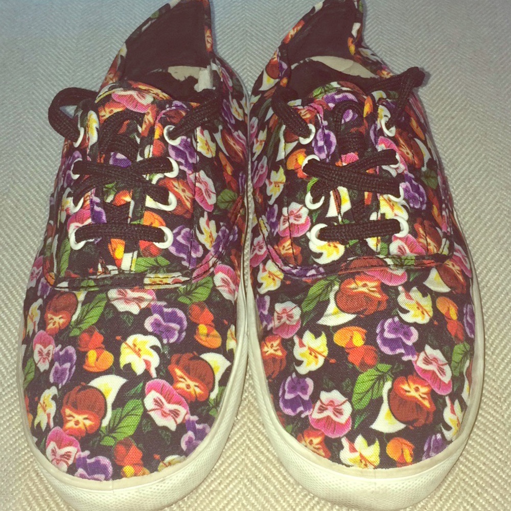 Alice in Wonderland Flowers Shoes